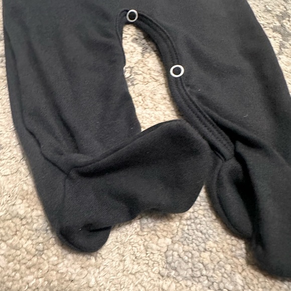 Baby skeleton print onesie 🎃 - Picture 2 of 3